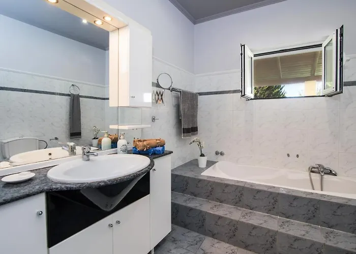 Sea View Estate Helios *