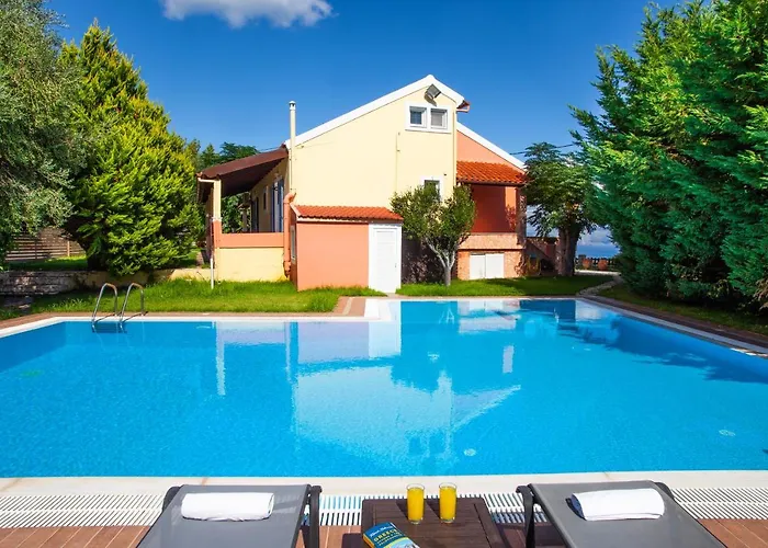 Sea View Estate Helios *