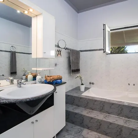 Sea View Estate Helios *