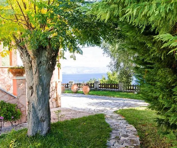 Sea View Estate Helios *